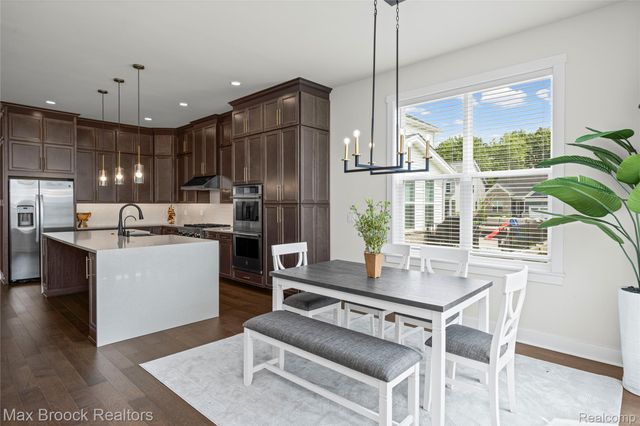 5636 Suffolk Court, West Bloomfield Charter Township, MI 48322