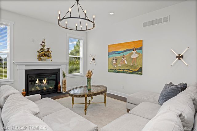 5636 Suffolk Court, West Bloomfield Charter Township, MI 48322