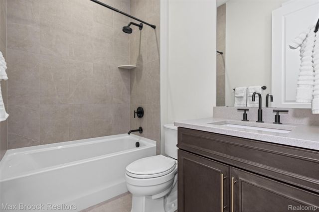5636 Suffolk Court, West Bloomfield Charter Township, MI 48322