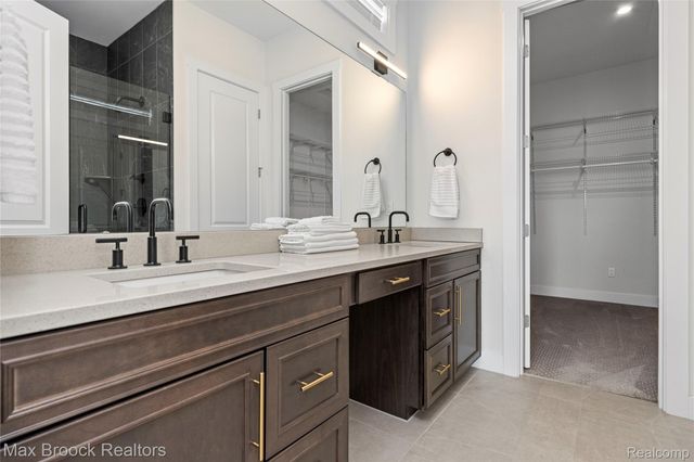 5636 Suffolk Court, West Bloomfield Charter Township, MI 48322