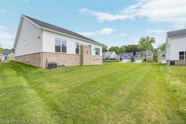 5636 Suffolk Court, West Bloomfield Charter Township, MI 48322