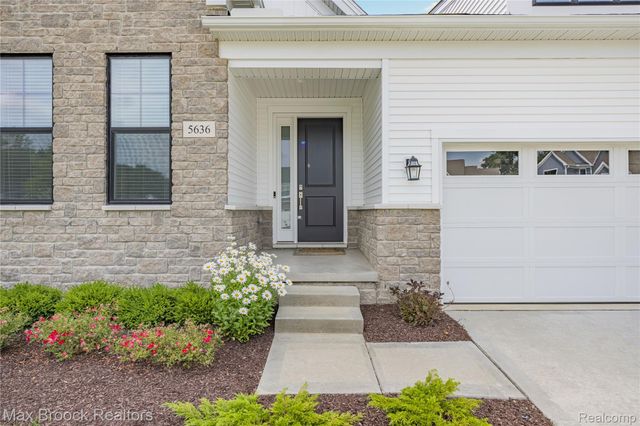 5636 Suffolk Court, West Bloomfield Charter Township, MI 48322