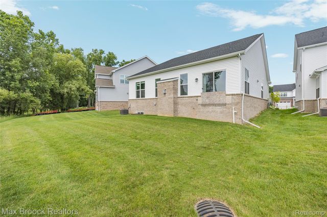 5636 Suffolk Court, West Bloomfield Charter Township, MI 48322