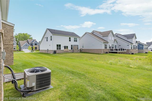5636 Suffolk Court, West Bloomfield Charter Township, MI 48322