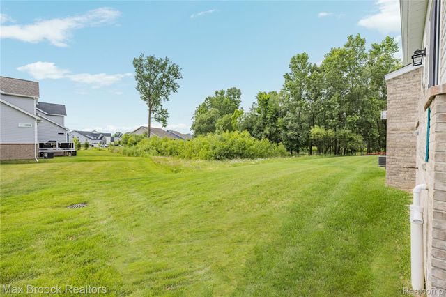5636 Suffolk Court, West Bloomfield Charter Township, MI 48322