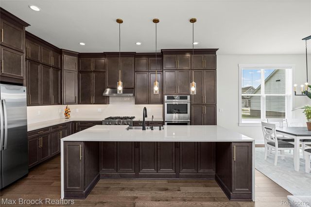 5636 Suffolk Court, West Bloomfield Charter Township, MI 48322