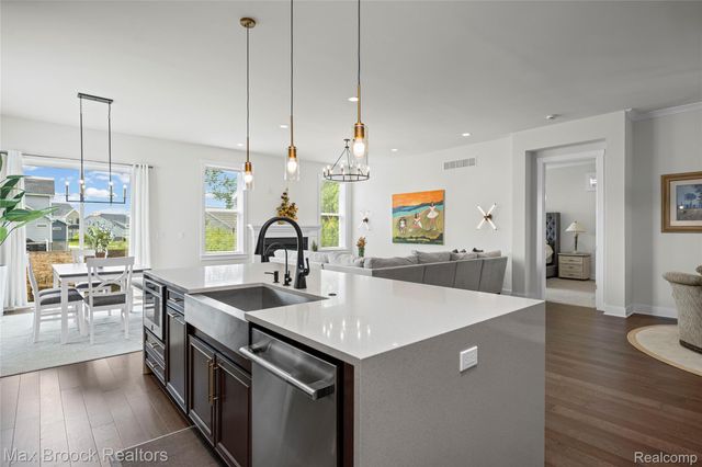 5636 Suffolk Court, West Bloomfield Charter Township, MI 48322
