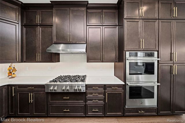 5636 Suffolk Court, West Bloomfield Charter Township, MI 48322