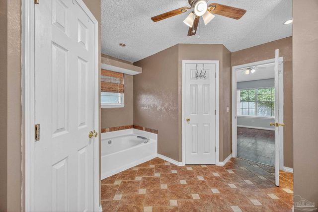 4400 Amberwood Cir, Pace, FL 32571