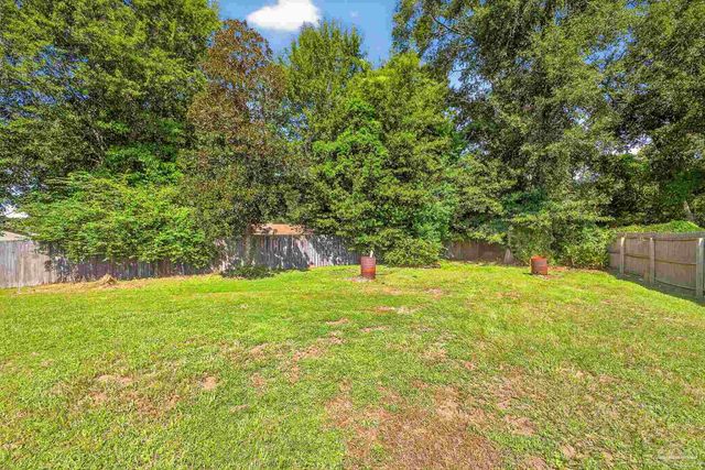4400 Amberwood Cir, Pace, FL 32571