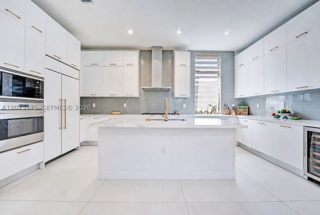 8267 NW 48th St, Doral, FL 33166
