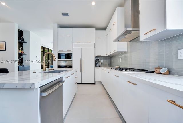 8267 NW 48th St, Doral, FL 33166