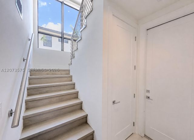 8267 NW 48th St, Doral, FL 33166