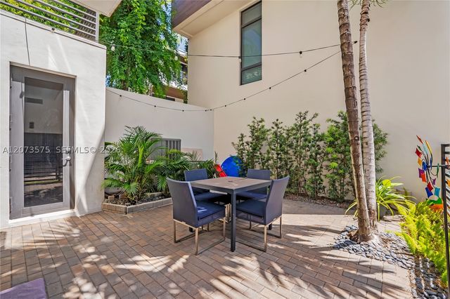 8267 NW 48th St, Doral, FL 33166