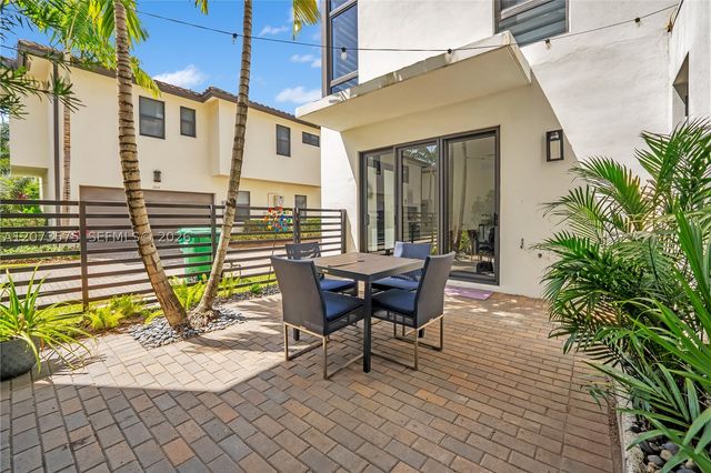 8267 NW 48th St, Doral, FL 33166