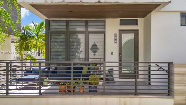 8267 NW 48th St, Doral, FL 33166