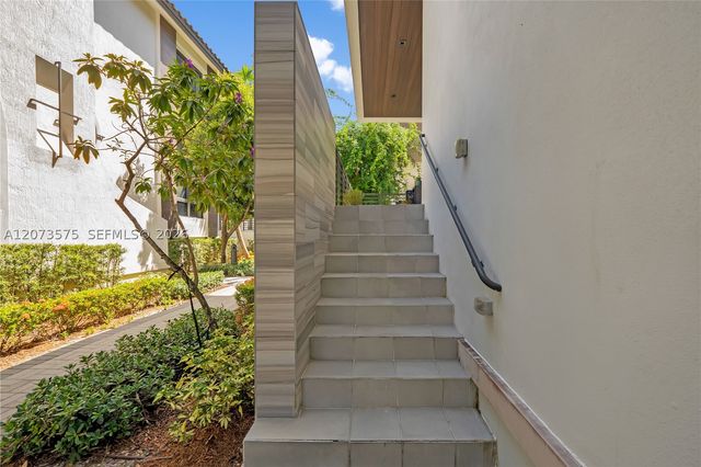 8267 NW 48th St, Doral, FL 33166