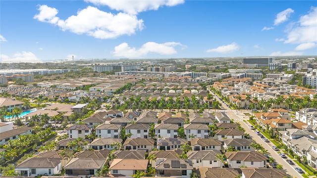 8267 NW 48th St, Doral, FL 33166