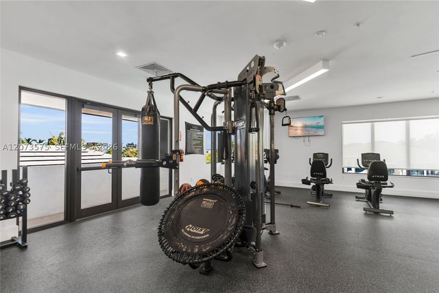 8267 NW 48th St, Doral, FL 33166