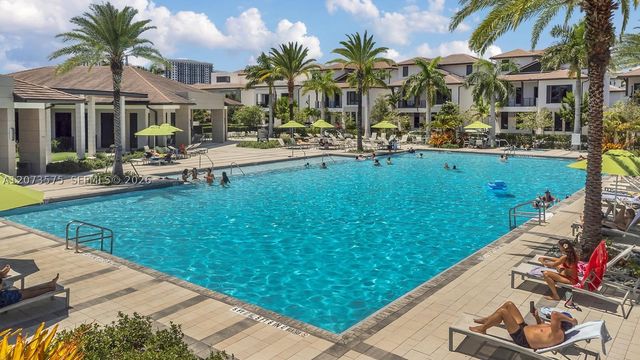 8267 NW 48th St, Doral, FL 33166