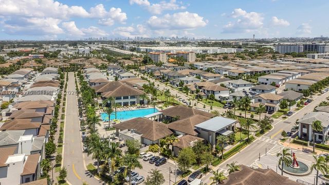8267 NW 48th St, Doral, FL 33166