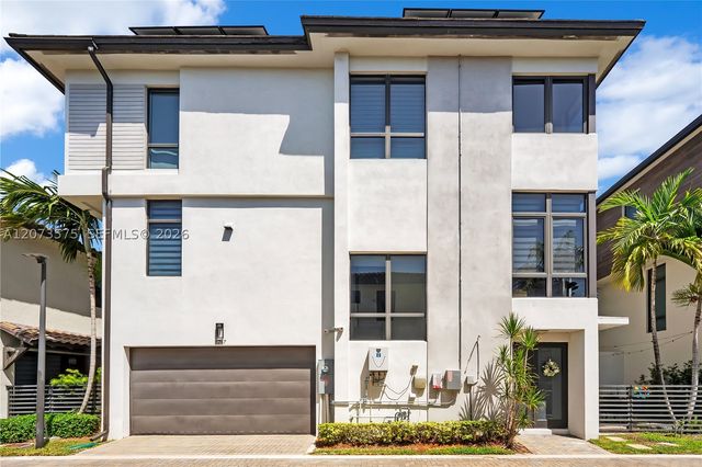 8267 NW 48th St, Doral, FL 33166