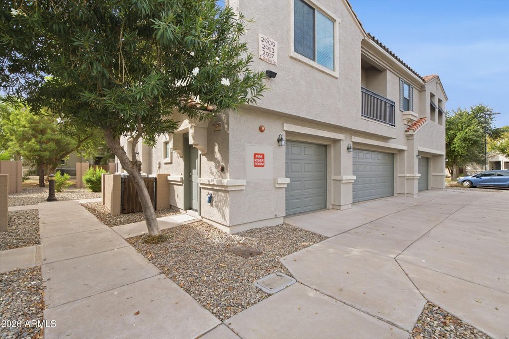2909 E DUNBAR Drive E, Phoenix, AZ 85042 — photo 2