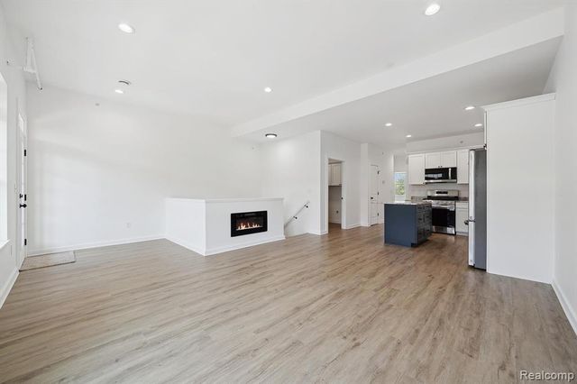 433 Village Drive 189, Walled Lake, MI 48390