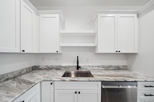 433 Village Drive 189, Walled Lake, MI 48390