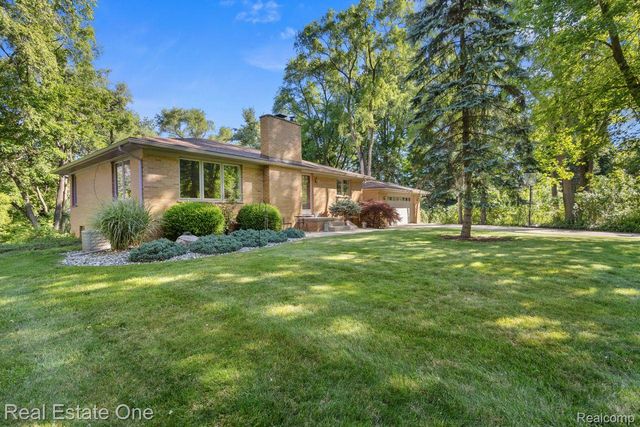 1123 Letica Drive, Rochester, MI 48307