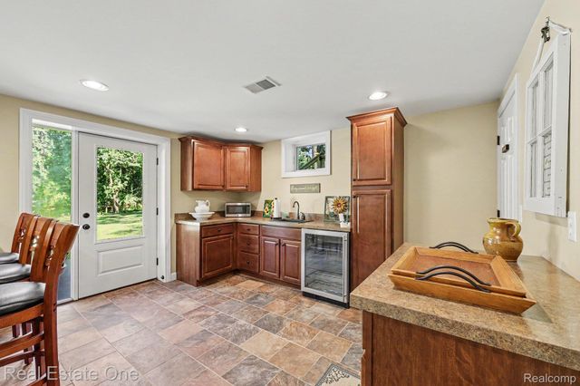 1123 Letica Drive, Rochester, MI 48307