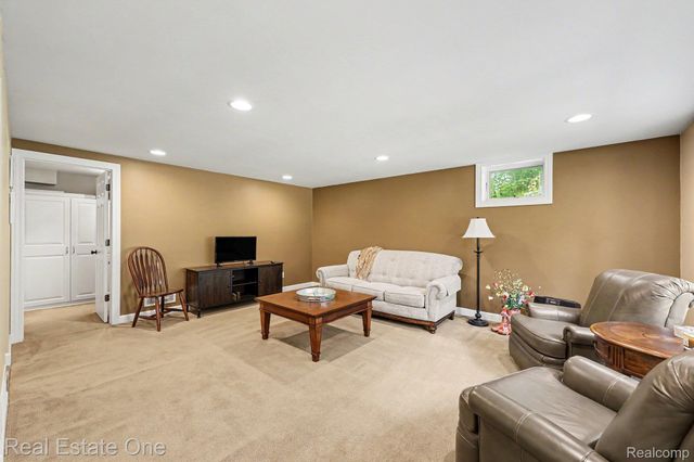 1123 Letica Drive, Rochester, MI 48307