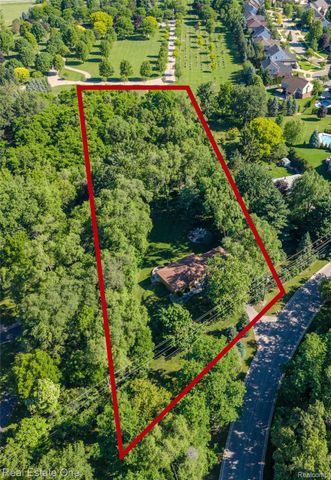1123 Letica Drive, Rochester, MI 48307