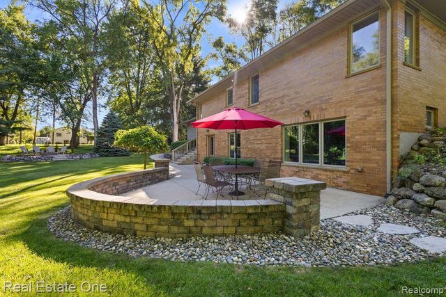 1123 Letica Drive, Rochester, MI 48307