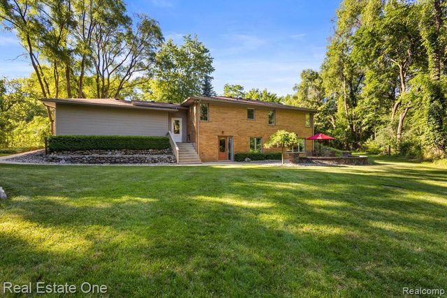 1123 Letica Drive, Rochester, MI 48307