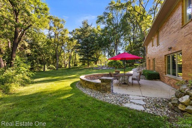 1123 Letica Drive, Rochester, MI 48307
