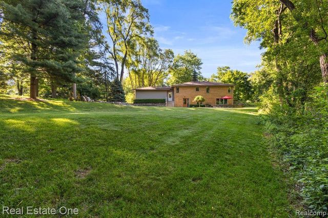 1123 Letica Drive, Rochester, MI 48307