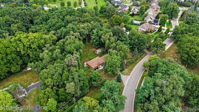1123 Letica Drive, Rochester, MI 48307