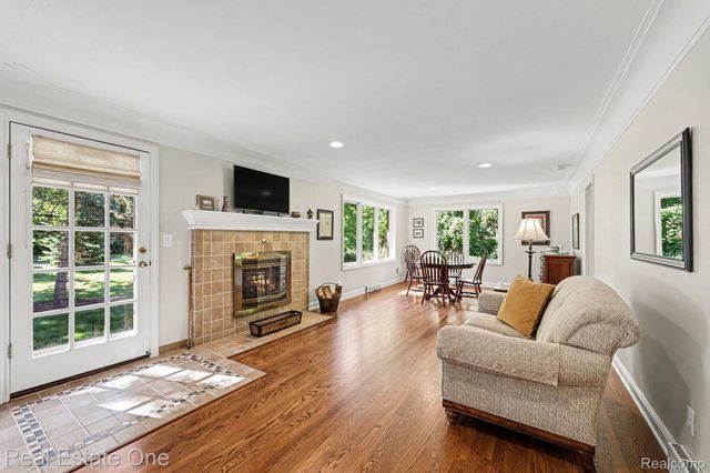1123 Letica Drive, Rochester, MI 48307