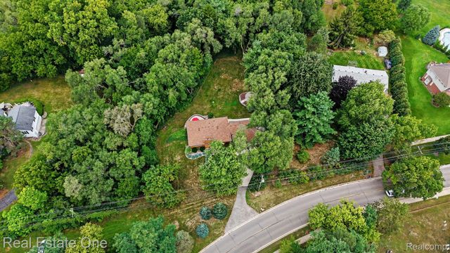 1123 Letica Drive, Rochester, MI 48307