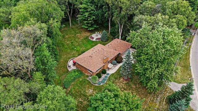 1123 Letica Drive, Rochester, MI 48307