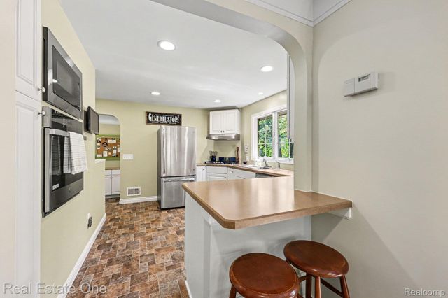 1123 Letica Drive, Rochester, MI 48307