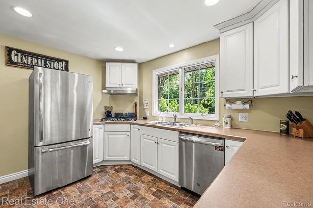 1123 Letica Drive, Rochester, MI 48307