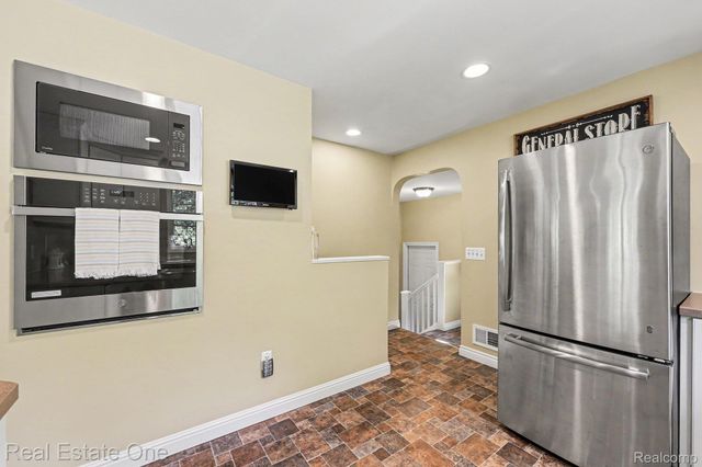 1123 Letica Drive, Rochester, MI 48307