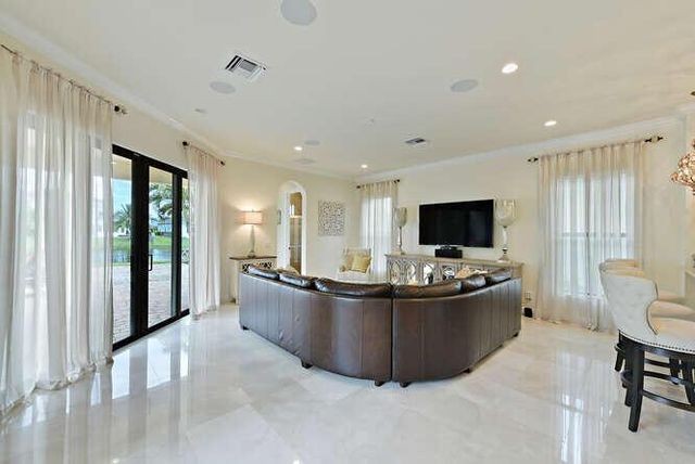 6950 NW 26th Way, Boca Raton, FL 33496