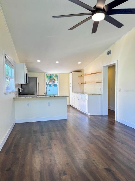 Image 4 of property listing at 3351 PHONETIA DRIVE, Deltona, FL 32738