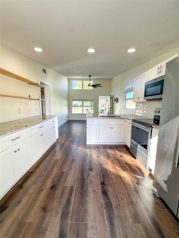 Image 6 of property listing at 3351 PHONETIA DRIVE, Deltona, FL 32738