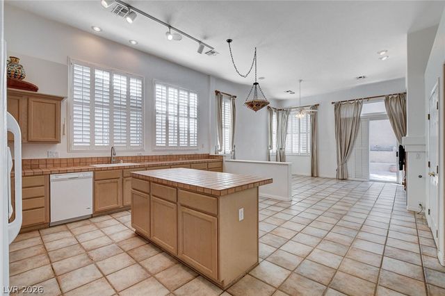 2013 Spring Rose Street, Las Vegas, NV 89134