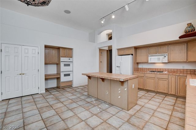 2013 Spring Rose Street, Las Vegas, NV 89134