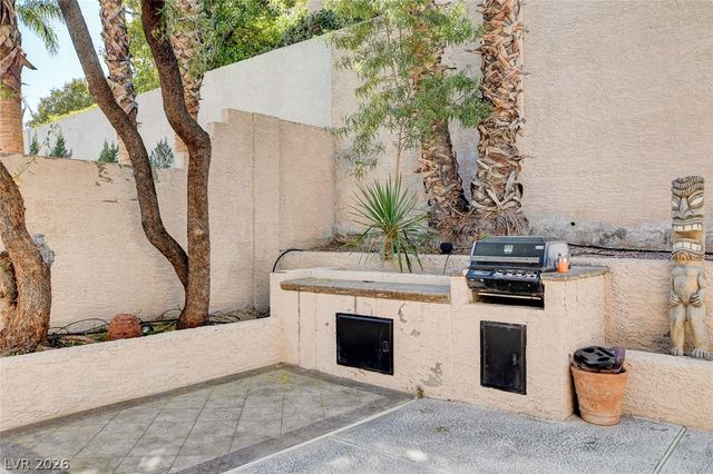 2013 Spring Rose Street, Las Vegas, NV 89134